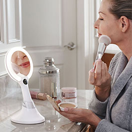 Use hands free while docked in the countertop stand